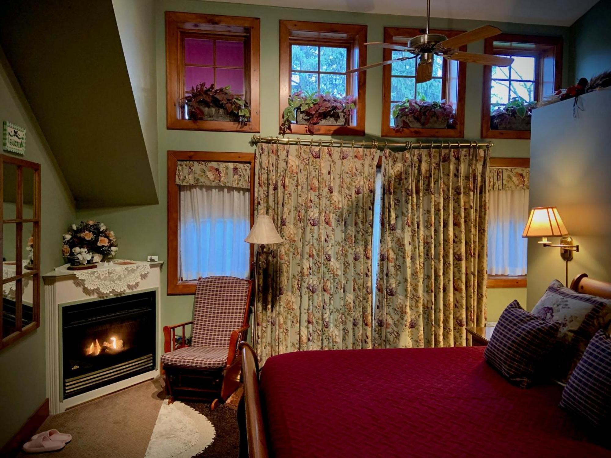 Weatherpine Inn Niagara-on-the-Lake Exterior photo